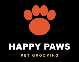 オレンジの肉球マークの下にHappy Paws Pet Groomingの文字
